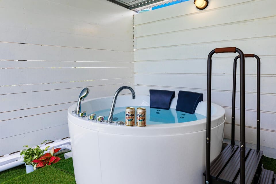 新規オープン サウナ BBQ ジャグジー付き 最大9名 無料駐車場4台 ビーチまで車で5分 SKY House House in Okinawa Prefecture