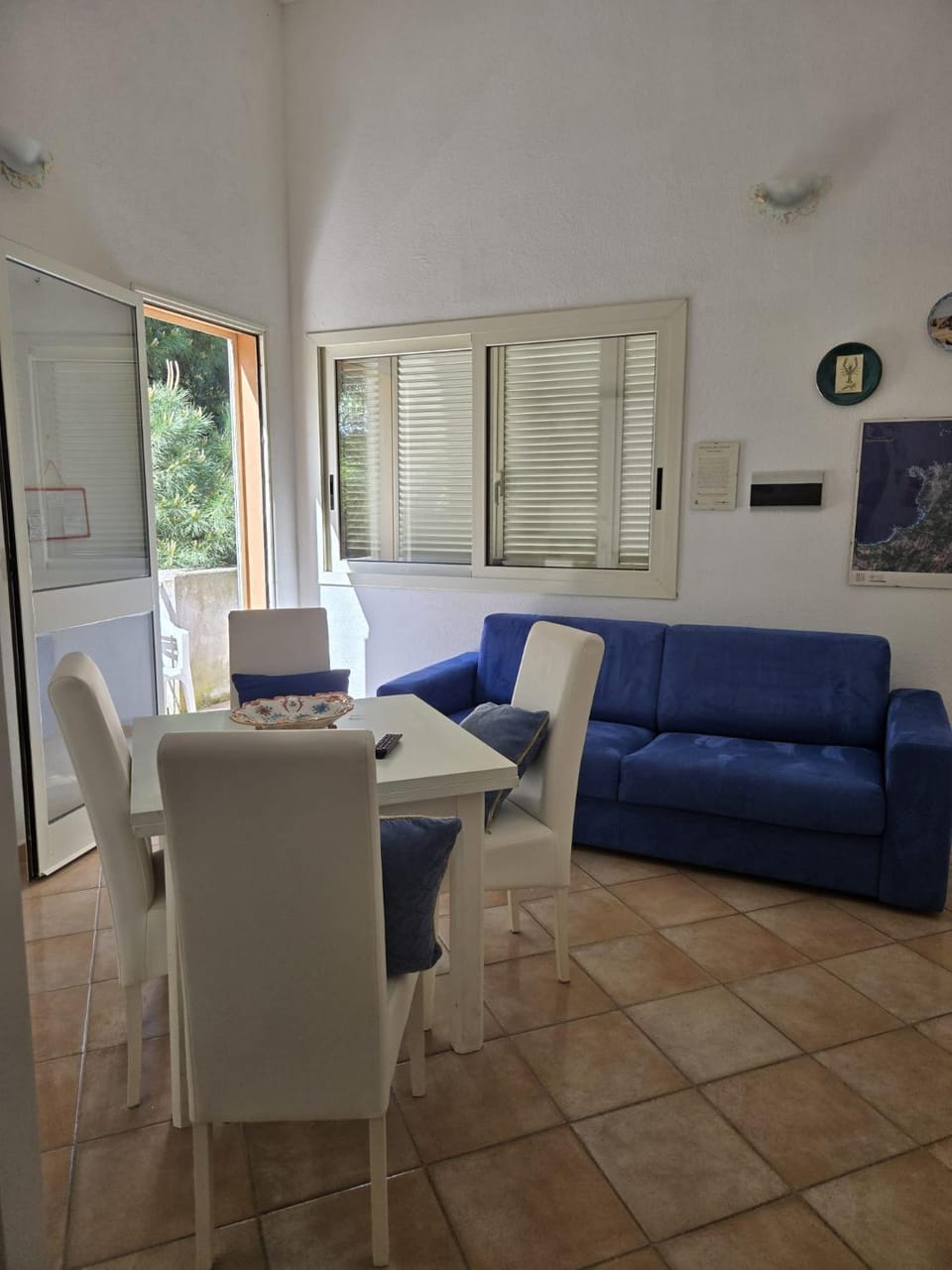 Seating area, Dining area