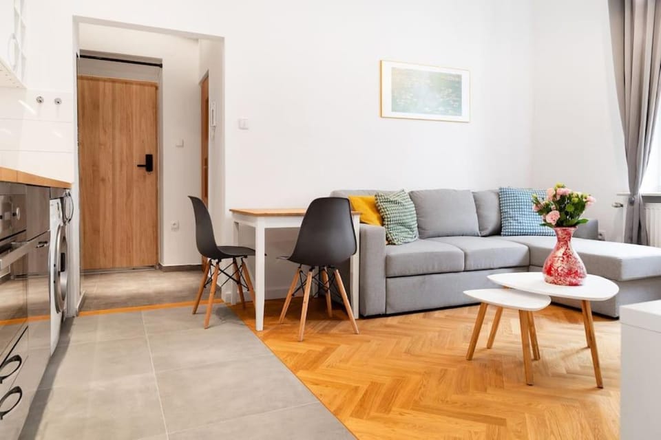 Kitchen or kitchenette, Seating area