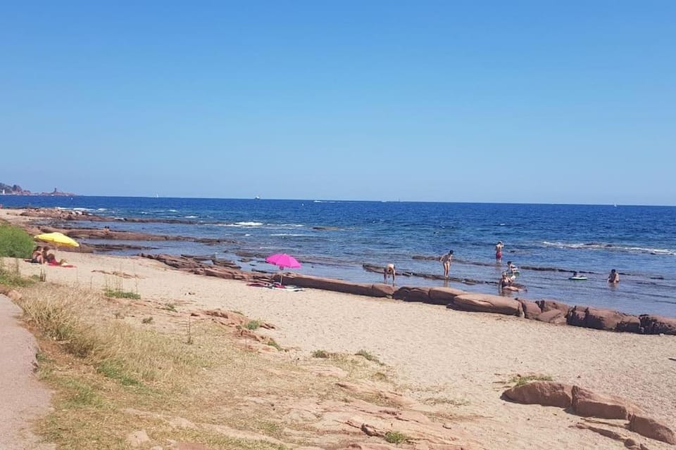 Duplex apartment with beautiful sea view Apartment in Saint-Raphael