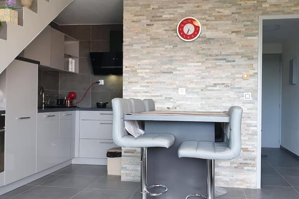 Duplex apartment with beautiful sea view Apartment in Saint-Raphael