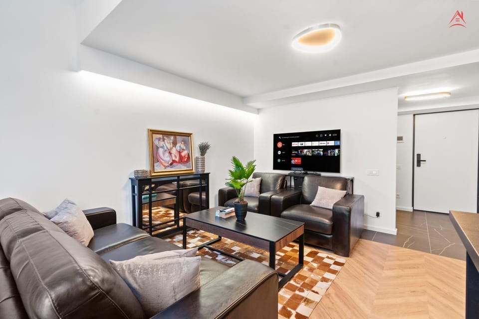 Communal lounge/ TV room, TV and multimedia, Living room, Seating area, Evening entertainment