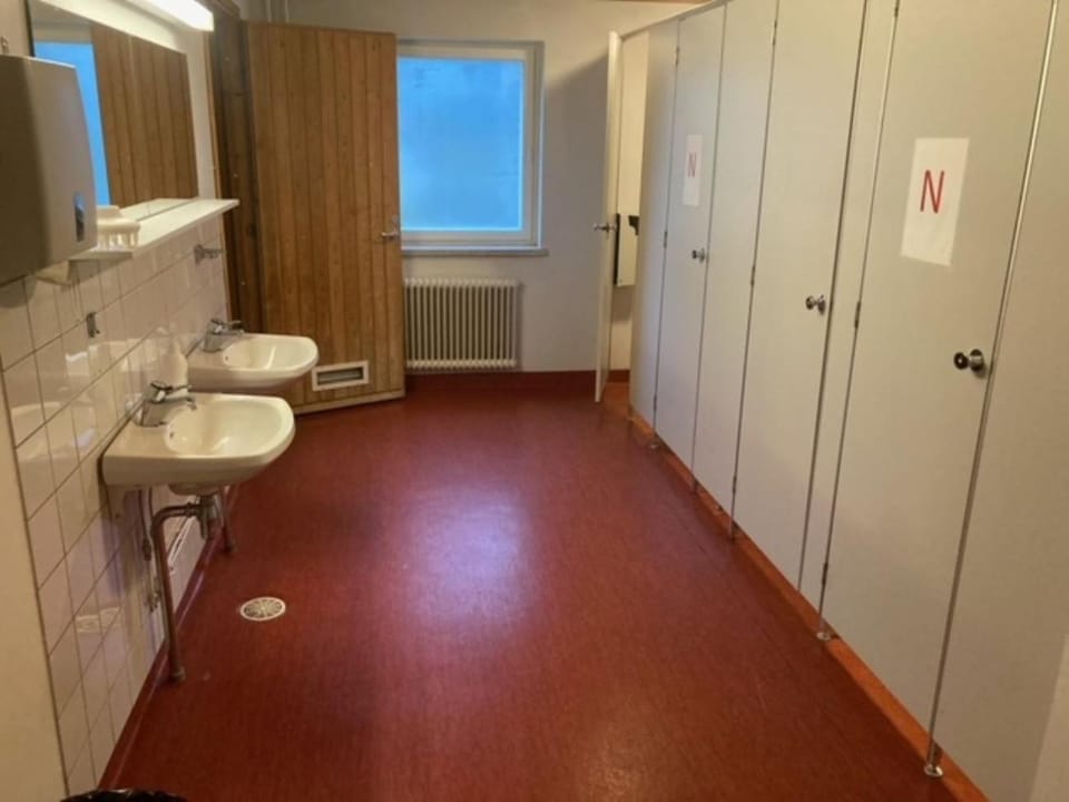 Shower, Toilet