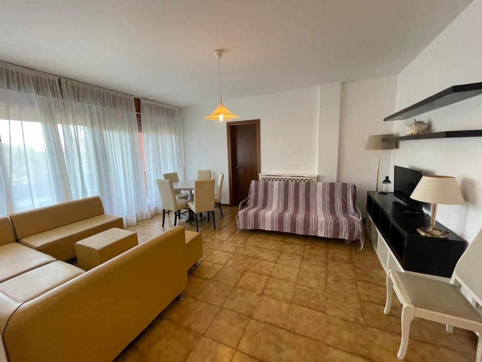 TV and multimedia, Living room, Dining area