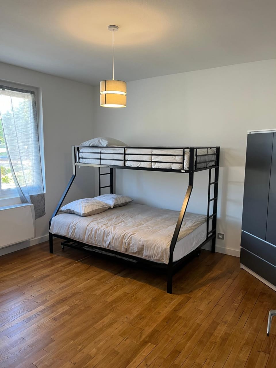 Bedroom, air conditioner
