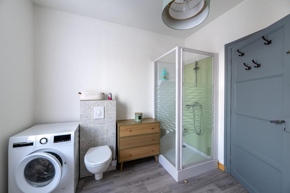 Shower, Toilet, Bath, hair dryier, washing machine