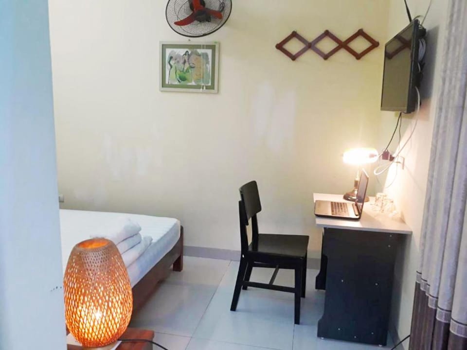 Photo of the whole room, Seating area, Bedroom