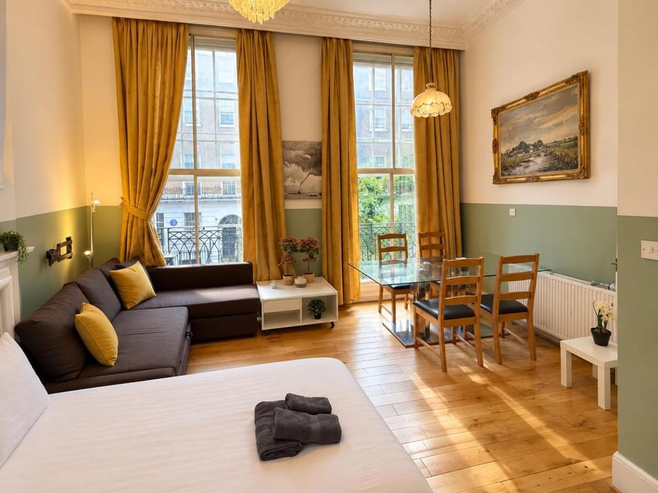 Central and affordable flat for 6 people in Zone 1 - 7 min Walking to OXFORD STREET - with Breakfast included Apartment in City of Westminster