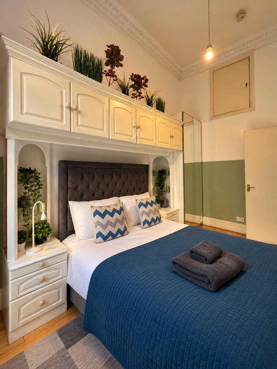 Central and affordable flat for 6 people in Zone 1 - 7 min Walking to OXFORD STREET - with Breakfast included Apartment in City of Westminster