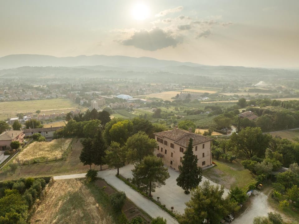 Nearby landmark, Day, Neighbourhood, Natural landscape, Bird's eye view, Mountain view