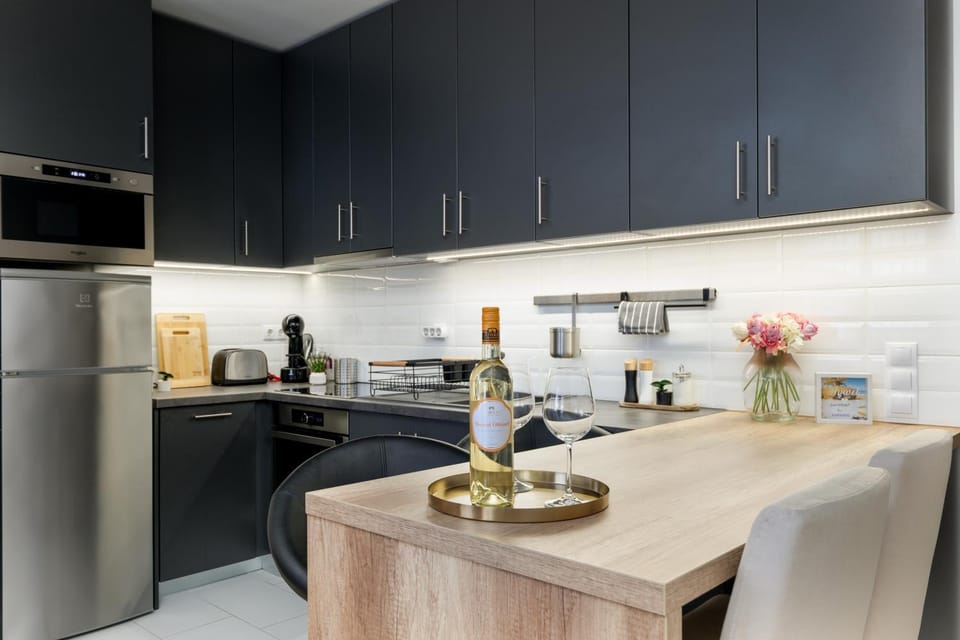 Coffee/tea facilities, Kitchen or kitchenette, Dining area, dishwasher, minibar, oven, stove, toaster