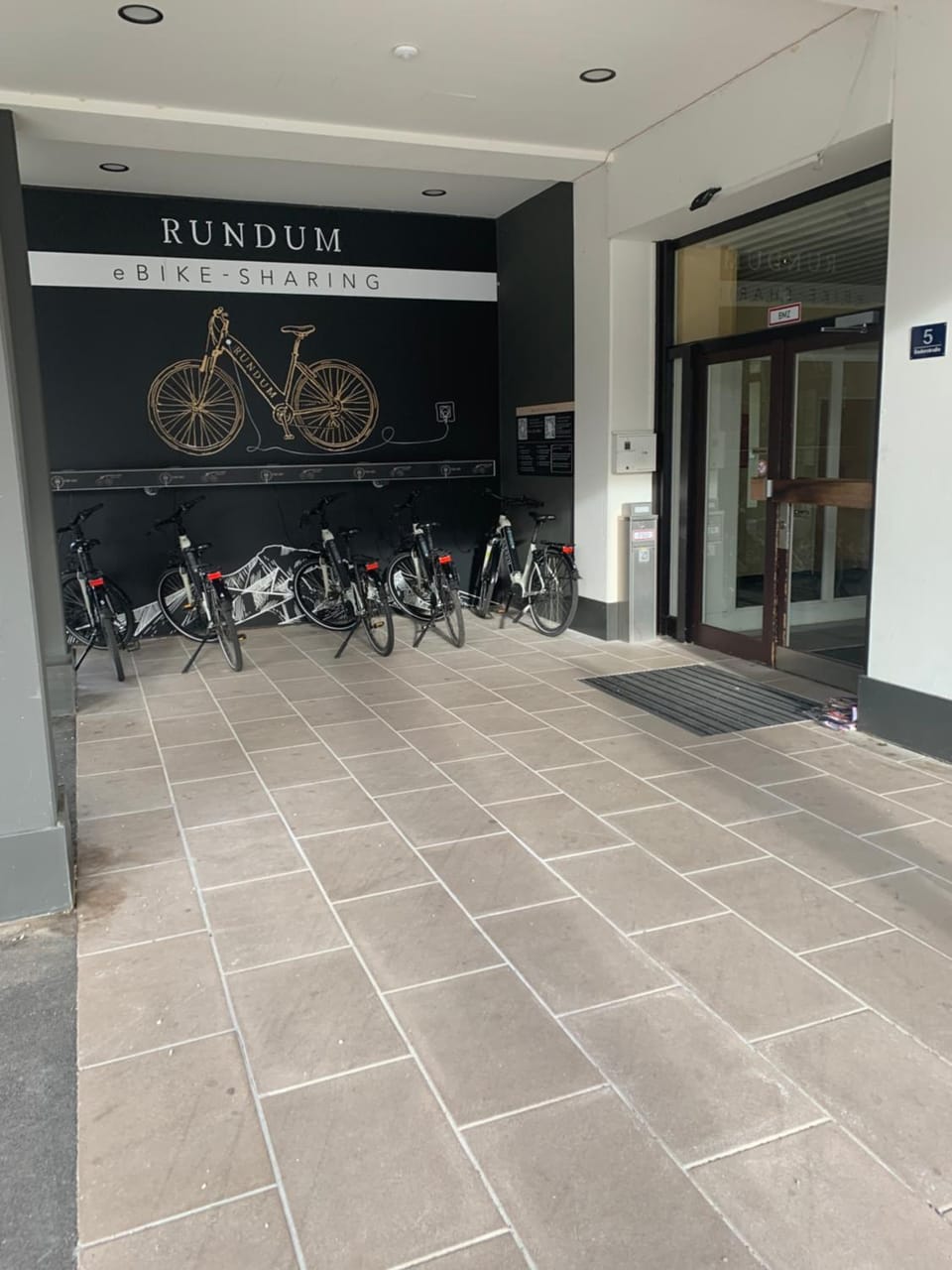 Facade/entrance