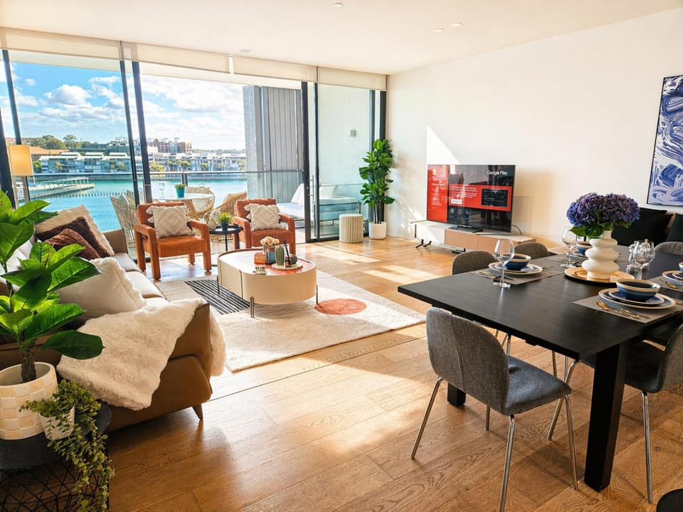 Absolute Waterfront Living in Barangaroo! Apartment in Sydney