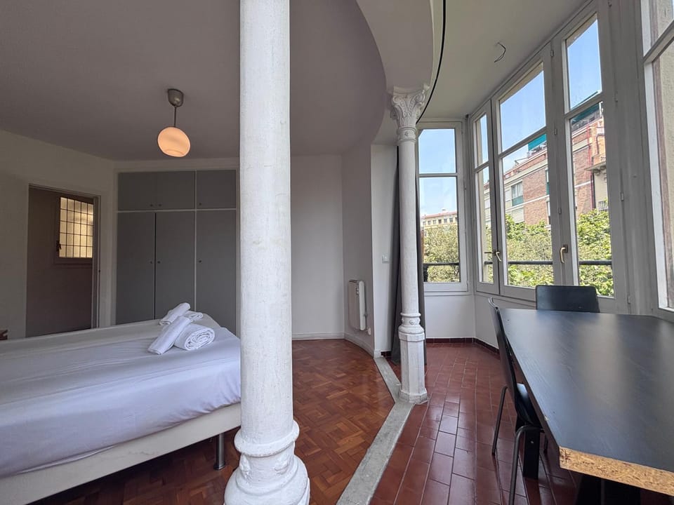 City Center Apartment beside Pl Catalunya Apartment in Barcelona