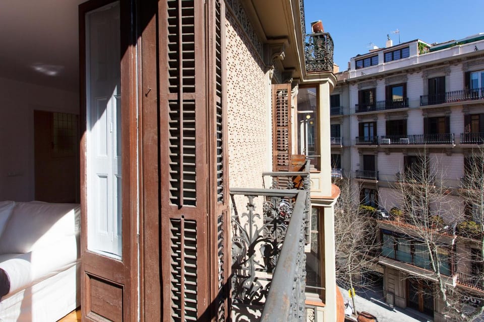 City Center Apartment beside Pl Catalunya Apartment in Barcelona