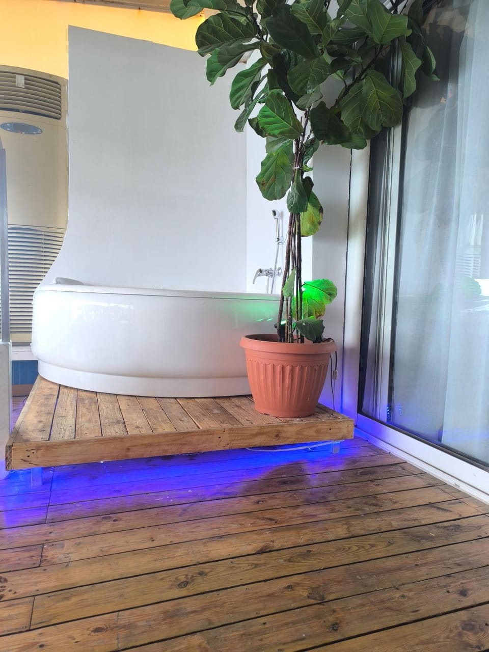 Hot Tub, Bath