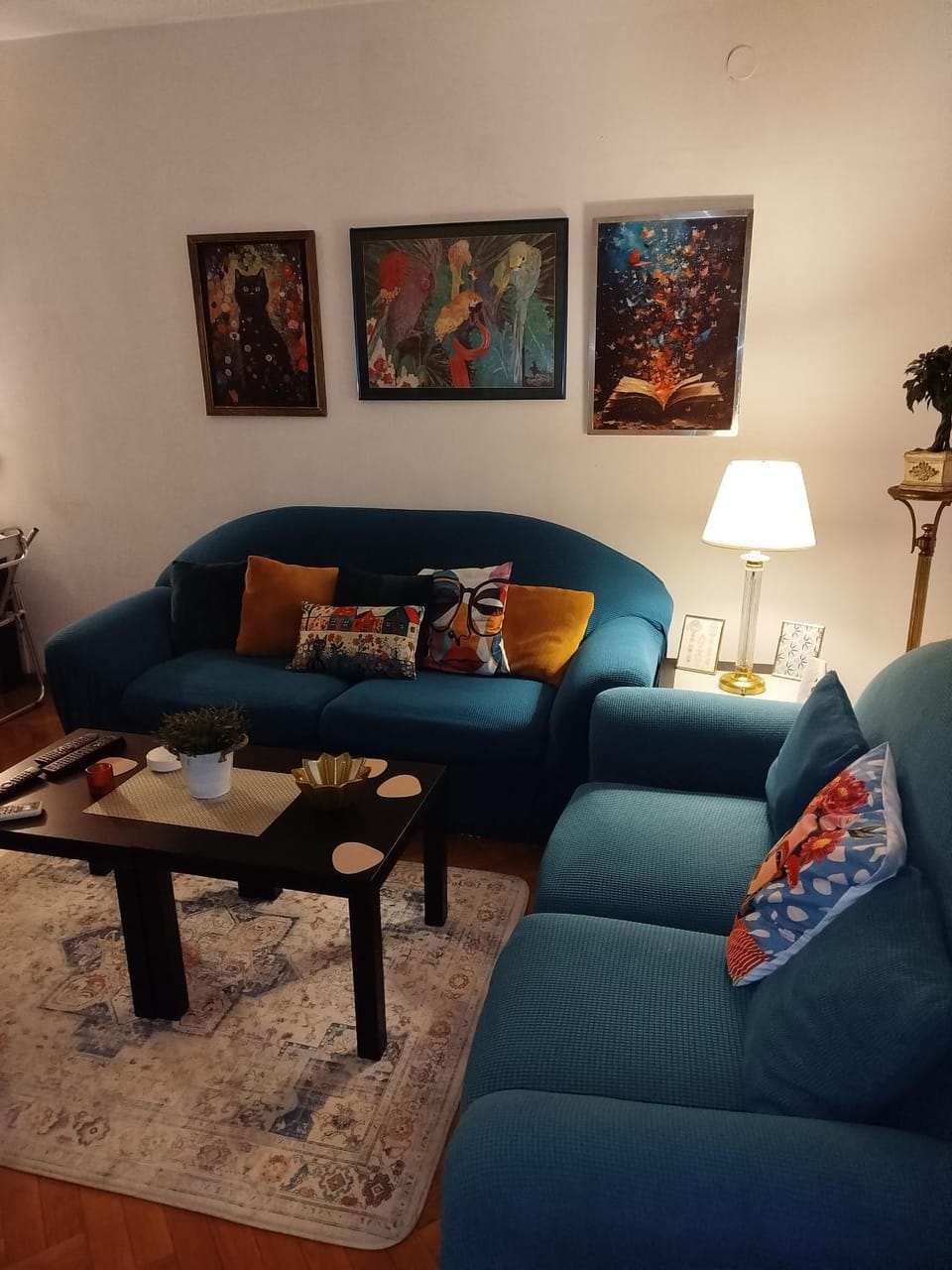 Living room, Seating area