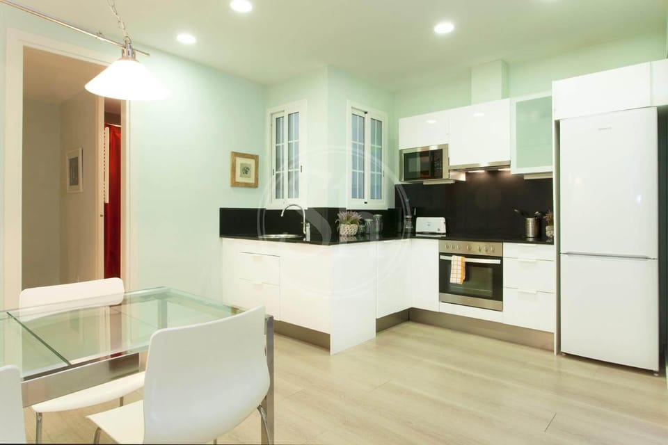 Kitchen or kitchenette, oven