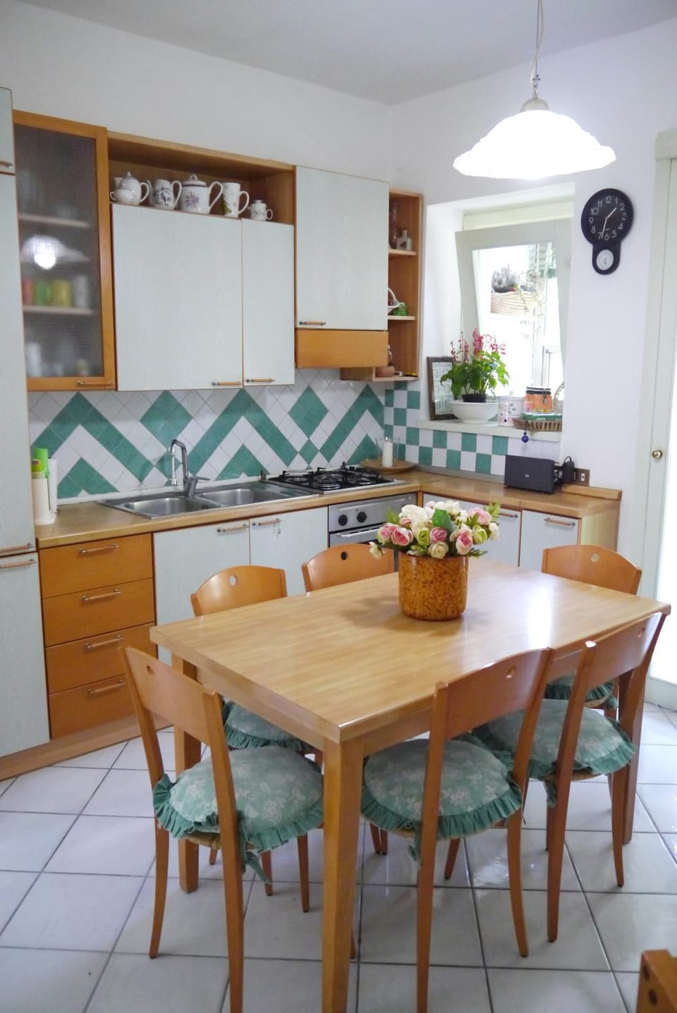 Kitchen or kitchenette, Living room, Dining area, stove