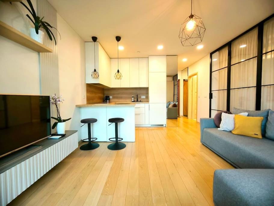 Air Con Urban Retreat & Private Parking Apartment in Vilnius