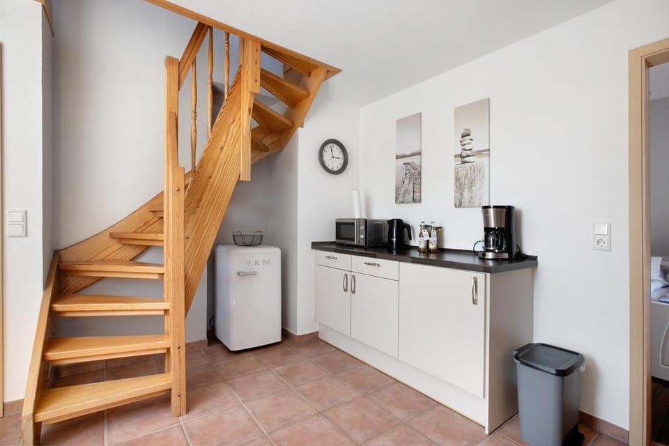 Property building, Kitchen or kitchenette, Living room