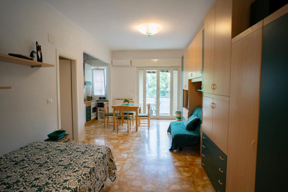 Living room, Photo of the whole room, Dining area