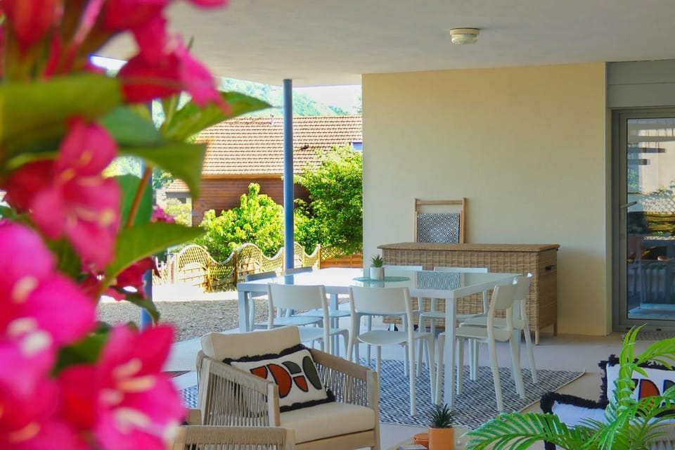 LAC CASA 60' Retro charm by the lake Apartment in Auvergne-Rhône-Alpes