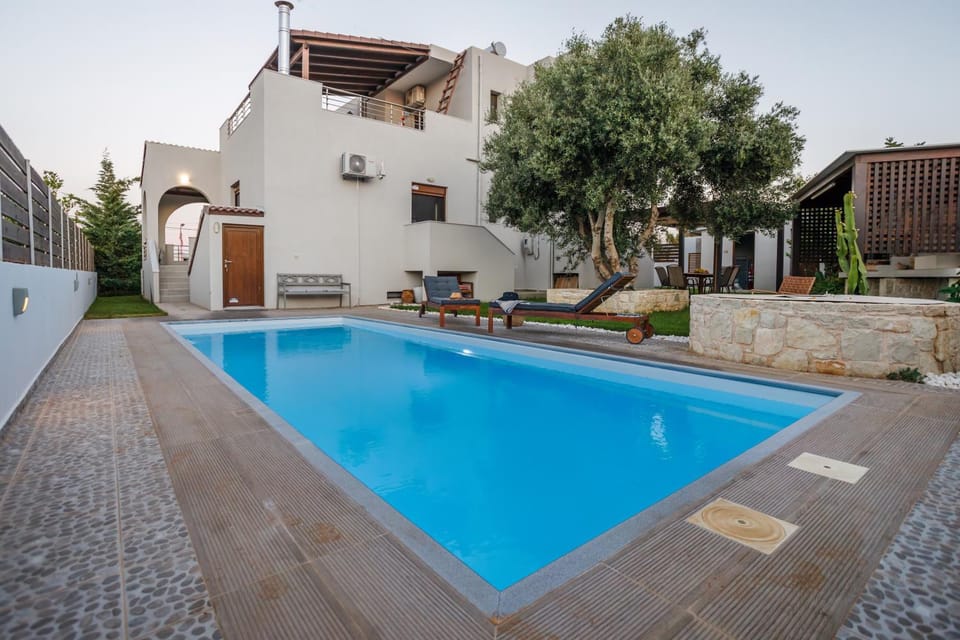 Property building, Pool view, Swimming pool, sunbed