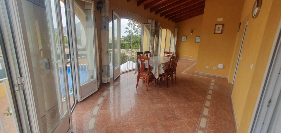 confortable villa at only 100 meter from the beach, supermarkets and the restaurants Villa in Calp