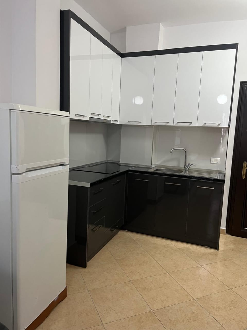 Kitchen or kitchenette, minibar, oven
