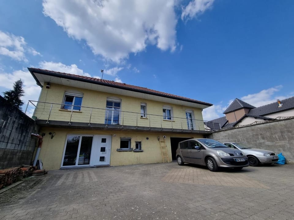 Property building, Inner courtyard view, Parking