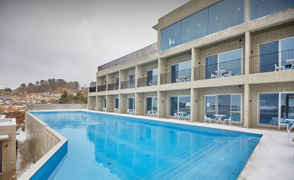 Property building, Restaurant/places to eat, Swimming pool, Breakfast
