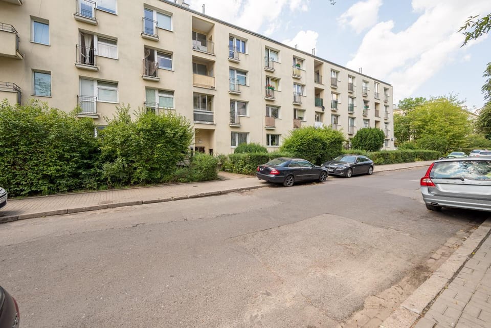Property building, Neighbourhood, Location