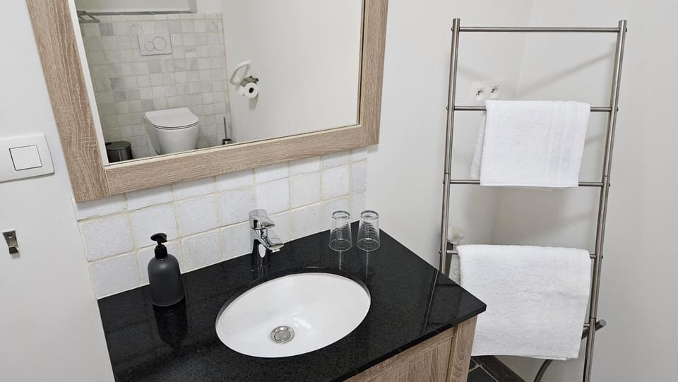 Toilet, Bathroom, towels