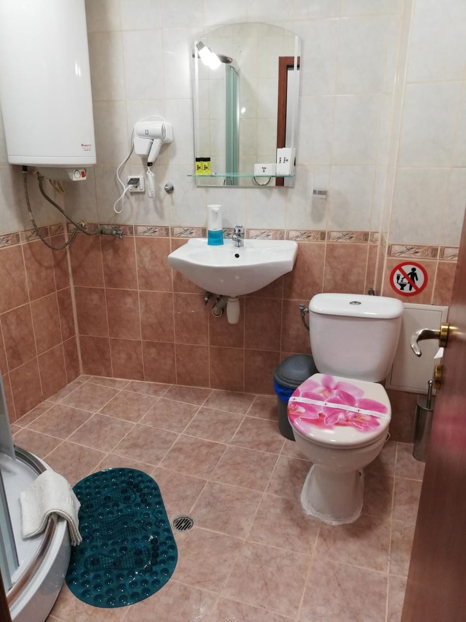 Toilet, Bathroom, hair dryier