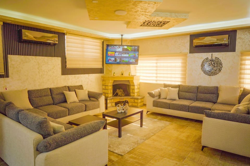Communal lounge/ TV room, TV and multimedia, Living room, Seating area, fireplace