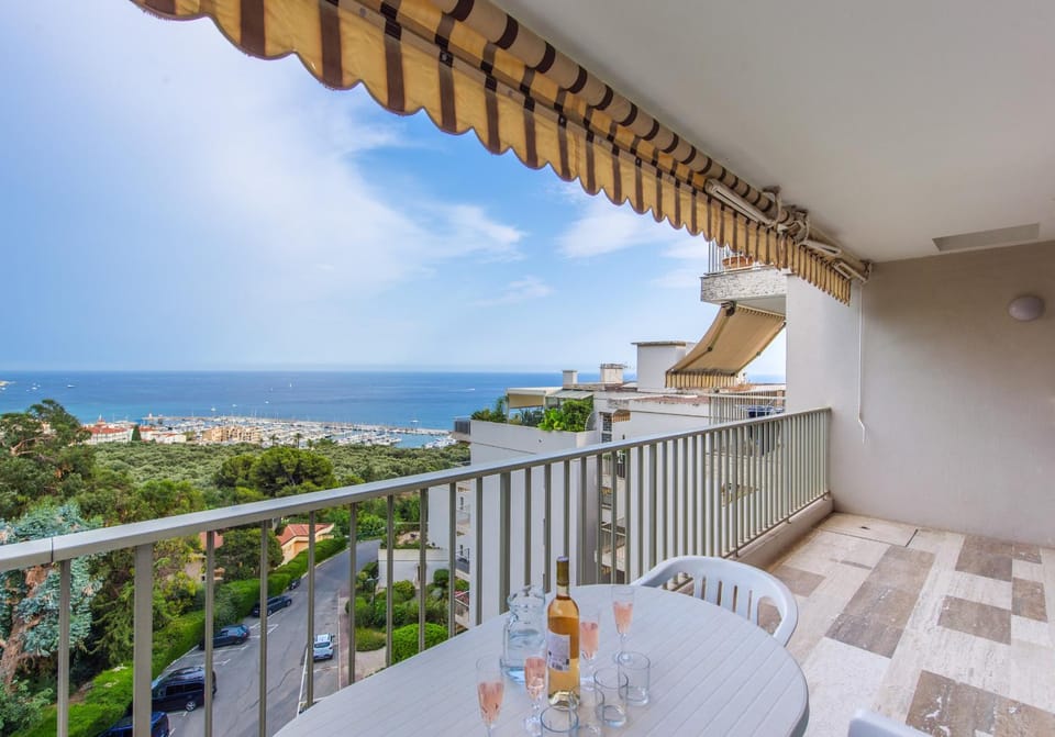 Le Mirador, vue mer, piscine, terrasse Apartment in Menton