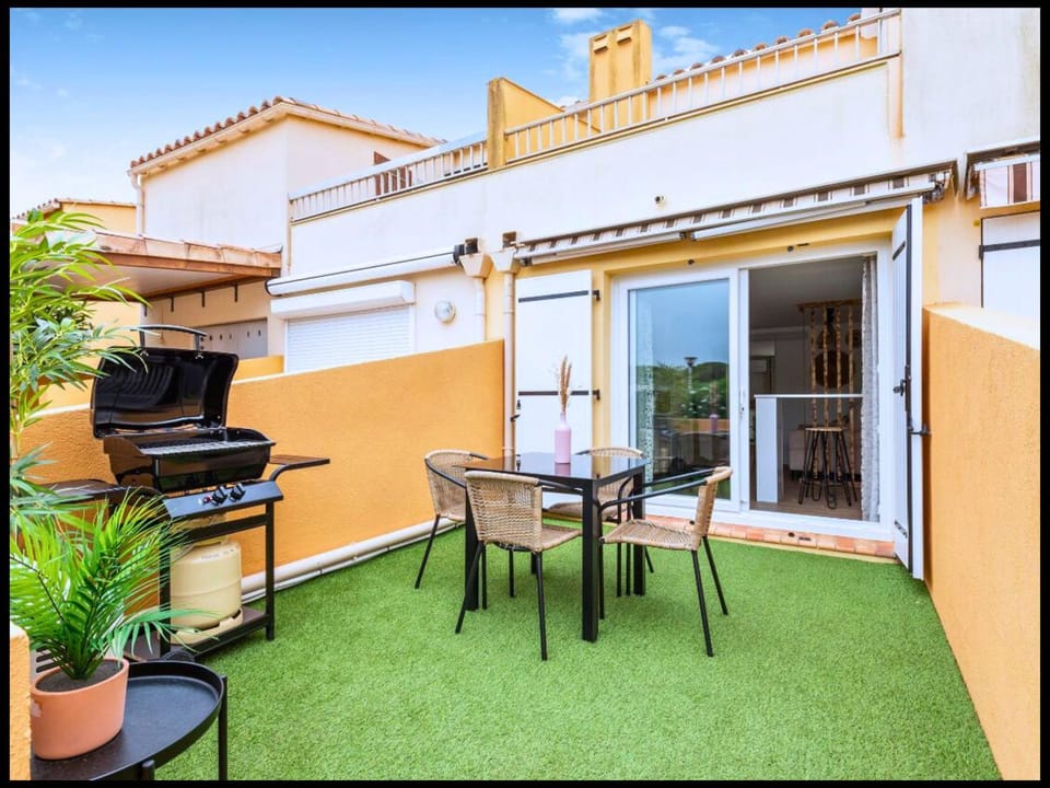 Property building, Patio, BBQ facilities, Dining area