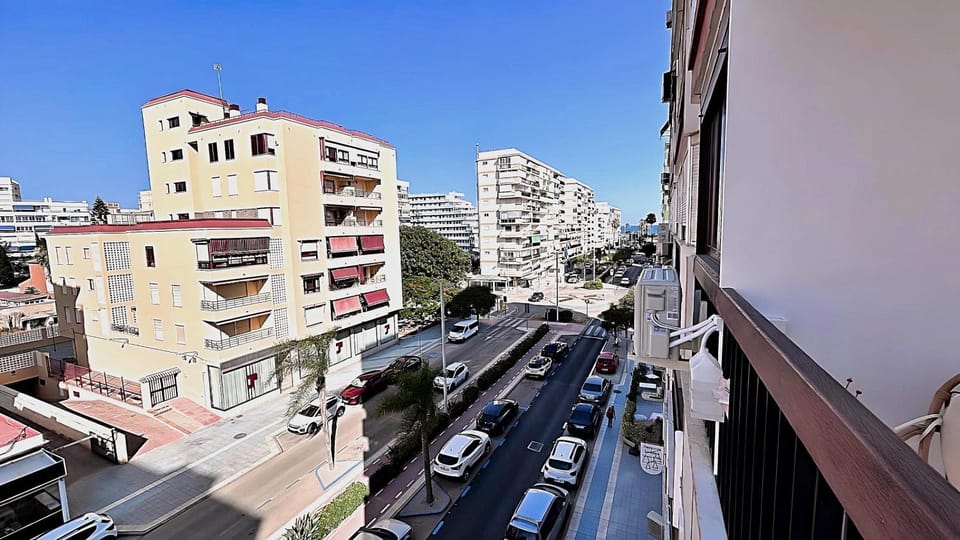 Property building, Day, Neighbourhood, View (from property/room), City view, Sea view, Street view, Parking