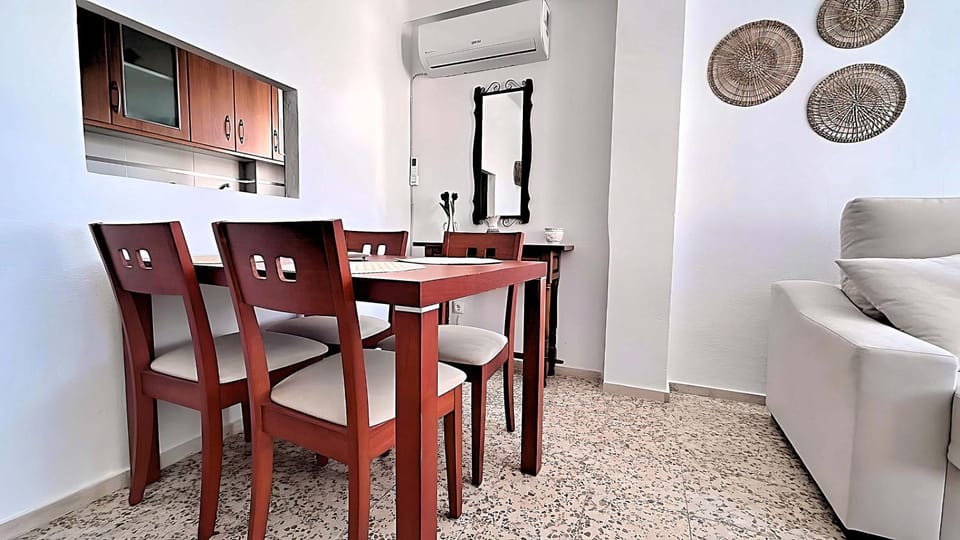 TV and multimedia, Living room, Dining area, internet, air conditioner