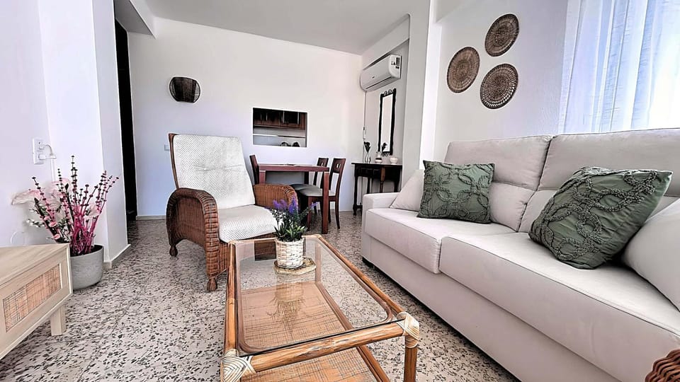 TV and multimedia, Living room, Dining area, internet, air conditioner