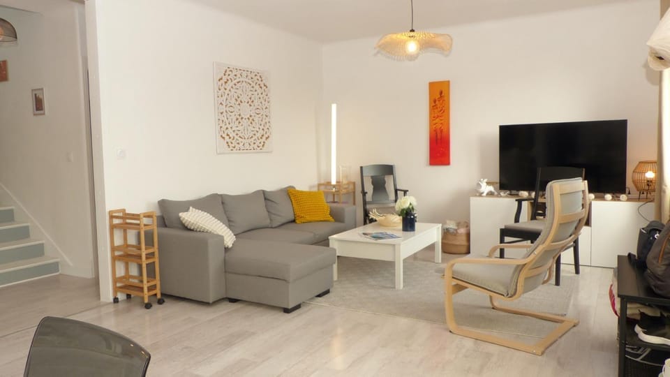 Communal lounge/ TV room, Living room