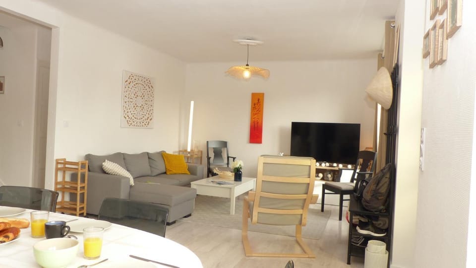 Communal lounge/ TV room, Living room