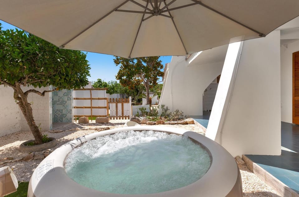 Patio, Hot Tub, Garden view