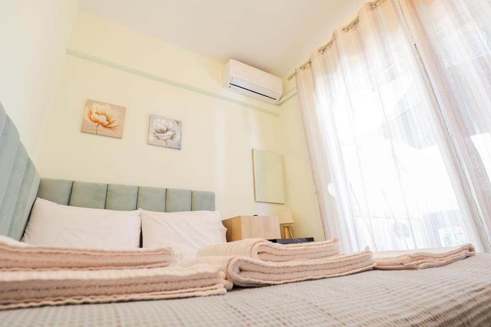 Bed, air conditioner