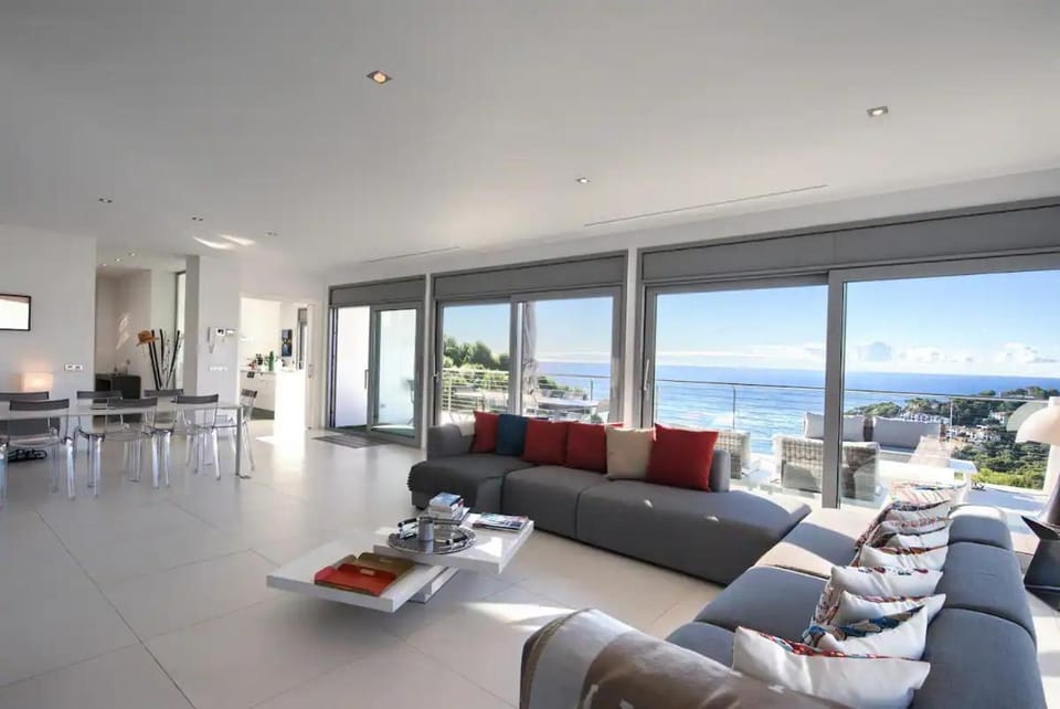 Natural landscape, View (from property/room), Balcony/Terrace, Living room, Seating area, Dining area, Sea view