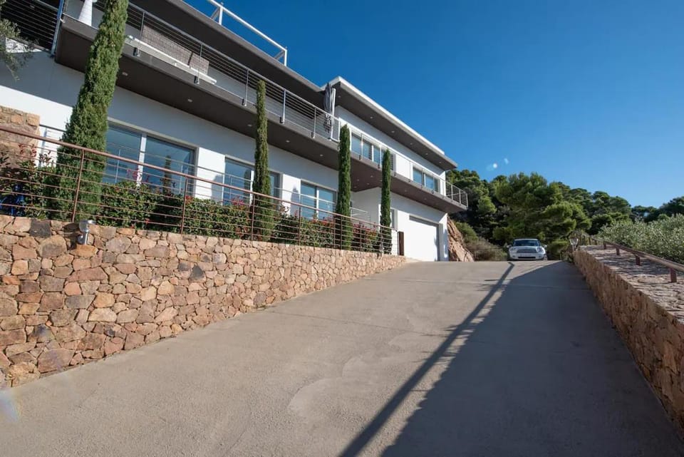 Property building, Day, Street view