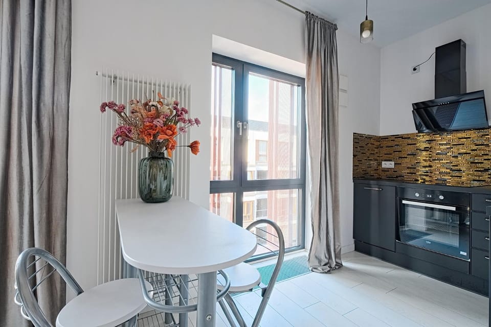 Kitchen or kitchenette, Seating area, Dining area