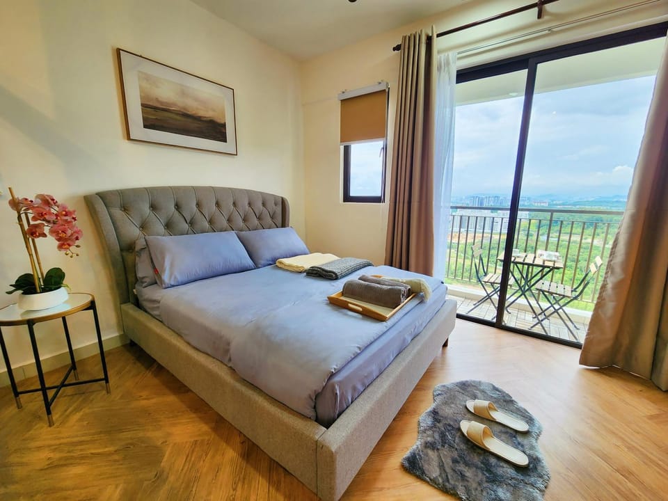 Photo of the whole room, Bedroom, Mountain view