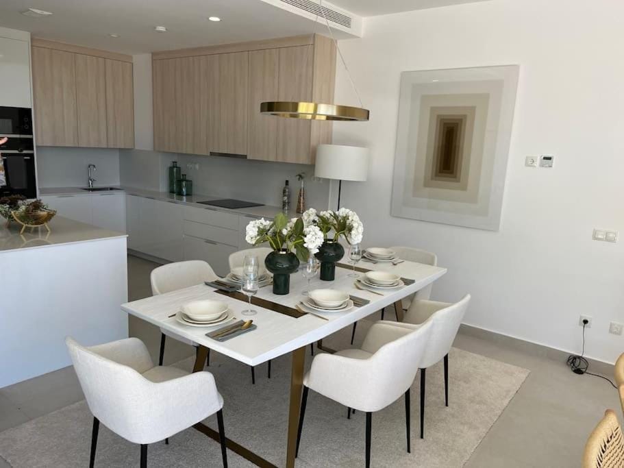 Kitchen or kitchenette, Seating area, Dining area
